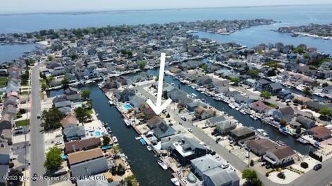 17 Clearwater Way, Toms River, NJ 08753