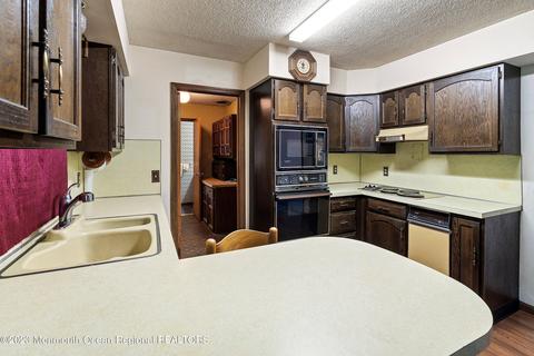 7 Melwen Dr, Forked River, NJ 08731 photo 6