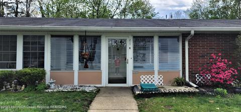 217 Buckingham Ct # e, Lakewood, NJ 08701