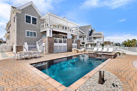 118 Dickman Dr, Lavallette, NJ 08735