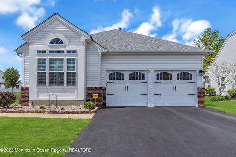 9 Chambord Ct, Manchester, NJ 08759