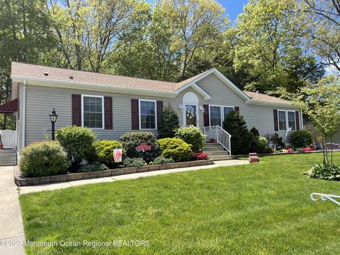 7 Mulberry Dr, Cream Ridge, NJ 08514