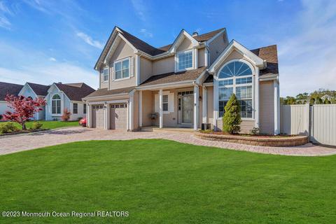 9 Topaz Ln, Lakewood, NJ 08701