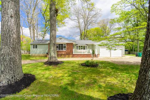 5 Cedar Ln, Freehold, NJ 07728