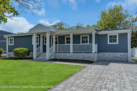 3 Stanford Dr, Hazlet, NJ 07730