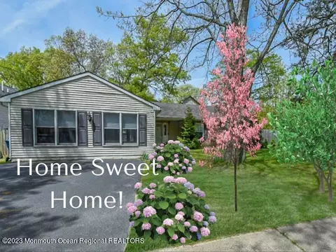 7 Newtons Corner Rd, Howell, NJ 07731