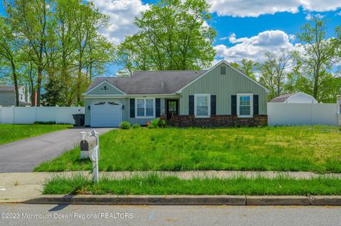 111 Oak Hill Dr, Toms River, NJ 08753