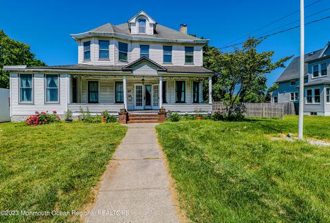 47 Main St, Englishtown, NJ 07726