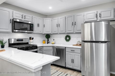 114 Viburnum Ter #303, Red Bank, NJ 07701