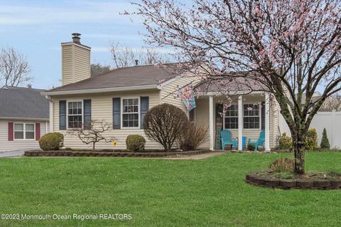 40 Pilgrim Ave, Tinton Falls, NJ 07753