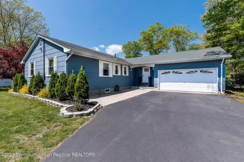 72 Central Pkwy, Bayville, NJ 08721