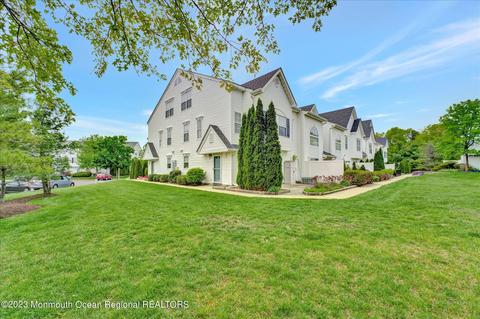 17 Dover Ct, Tinton Falls, NJ 07712