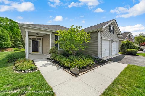 27 Colchester Dr, Jackson, NJ 08527