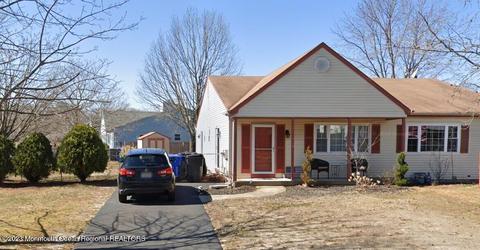560 Innkeeper Ln, Toms River, NJ 08753
