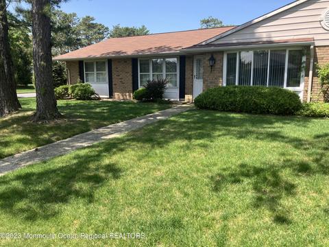 40 Cambridge Cir #A, Manchester, NJ 08759