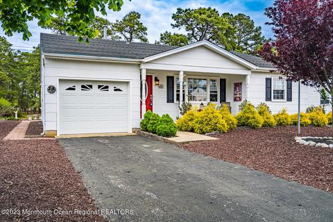 10 Rutland Dr, Toms River, NJ 08757