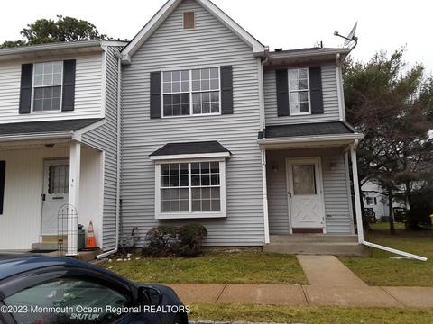 520 Davids Ct, Lakewood, NJ 08701