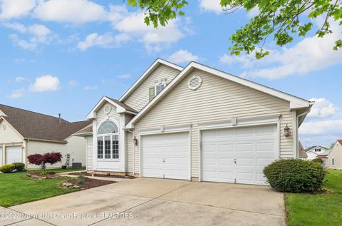 66 Baltusrol Dr, Jackson, NJ 08527