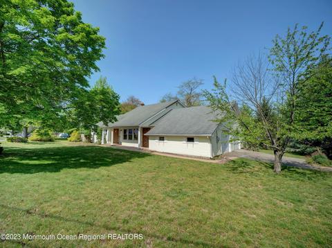 14 Whitman Rd, Marlboro, NJ 07746