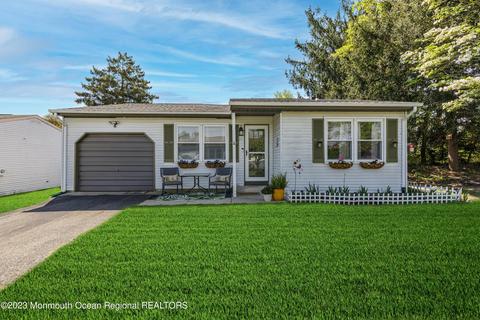 11 Caribou Dr #70, Whiting, NJ 08759