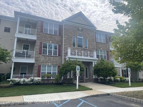 422 Sophee Ln, Lakewood, NJ 08701