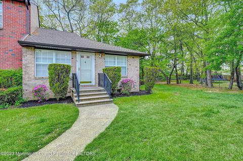 15 Kitty Ct, Brick, NJ 08724