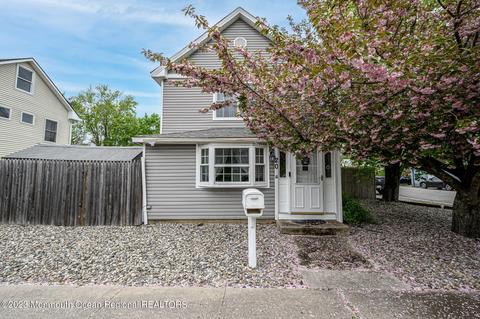 20 Brown Ave, Lakehurst, NJ 08733