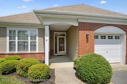 7 Greenways Ln, Lakewood, NJ 08701
