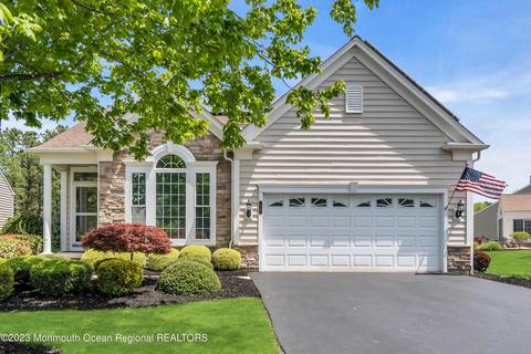 16 Chalfont Ln, Manchester, NJ 08759