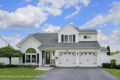 86 Cascades Ave, Howell, NJ 07731
