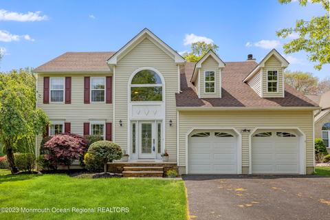 17 Kristen Ct, Matawan, NJ 07747