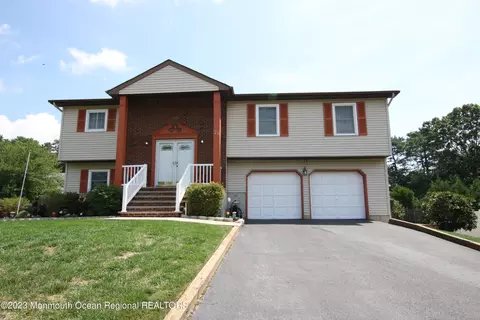 25 Andrew Dr, Tinton Falls, NJ 07753