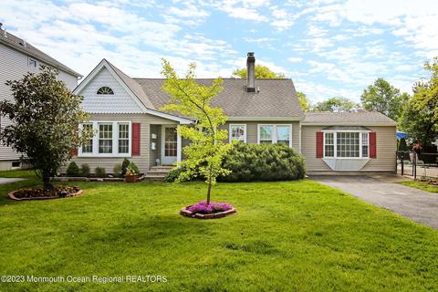 195 9th St, Belford, NJ 07718