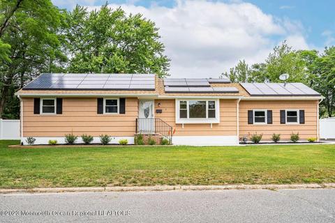 7 N Carrie Dr, Hazlet, NJ 07730