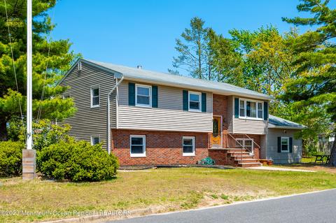 72 Tunes Brook Dr, Brick, NJ 08723