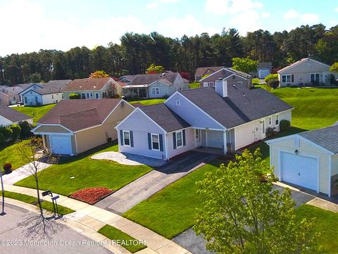 11 Edgeware Pl, Manchester, NJ 08759