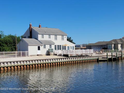 5 Snug Ct, Toms River, NJ 08753