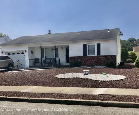 5 Thornton Rd, Toms River, NJ 08757