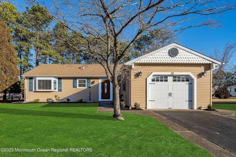 19 Bedivere Ct, Toms River, NJ 08757