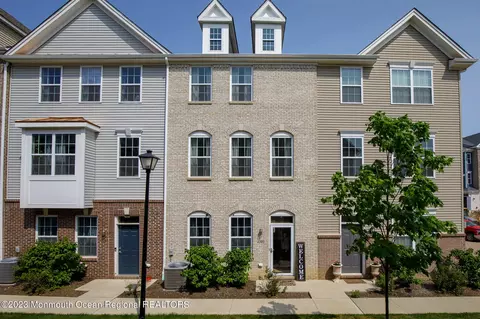 2303 Pysno Ct, Parlin, NJ 08859