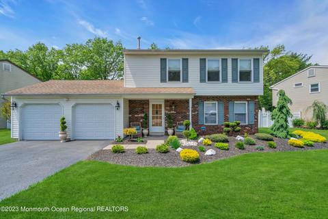 18 Timberline Dr, Howell, NJ 07731