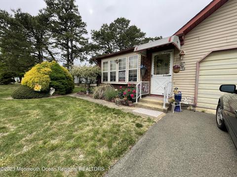 7 Berwick St #A, Whiting, NJ 08759