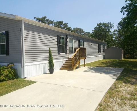 25 Panda Ln, Manchester, NJ 08759