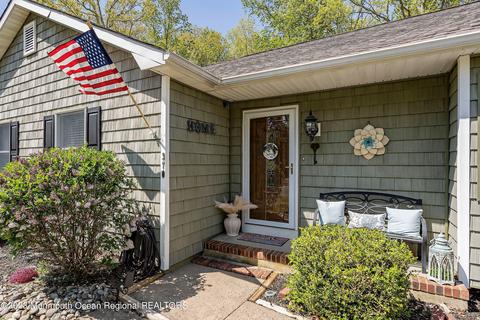 370 Constitution Dr, Forked River, NJ 08731