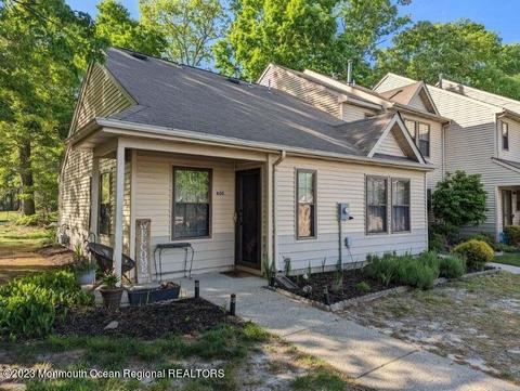 800 Ivy Ct, Jackson, NJ 08527