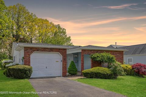 13 Barker St, Brick, NJ 08724