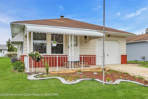 6 Nelson Ct, Toms River, NJ 08757