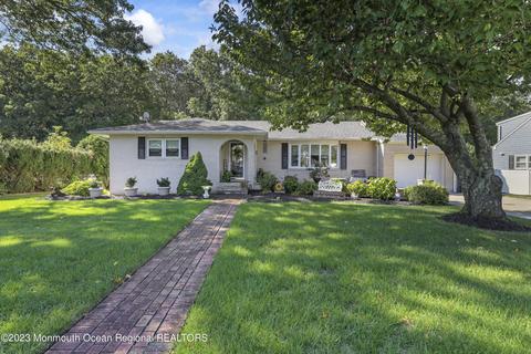 40 Buckingham Dr, Toms River, NJ 08753