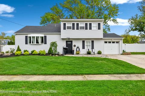 21 Galewood Dr, Hazlet, NJ 07730