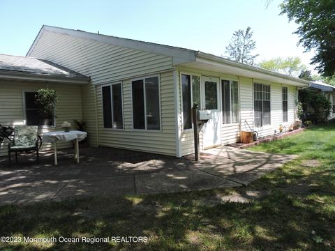 5 Petunia Dr # c, Lakewood, NJ 08701